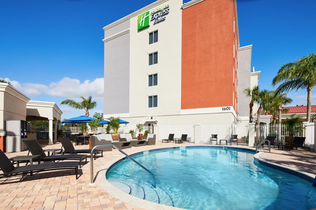 Express & West By Ihg Hotel 3*