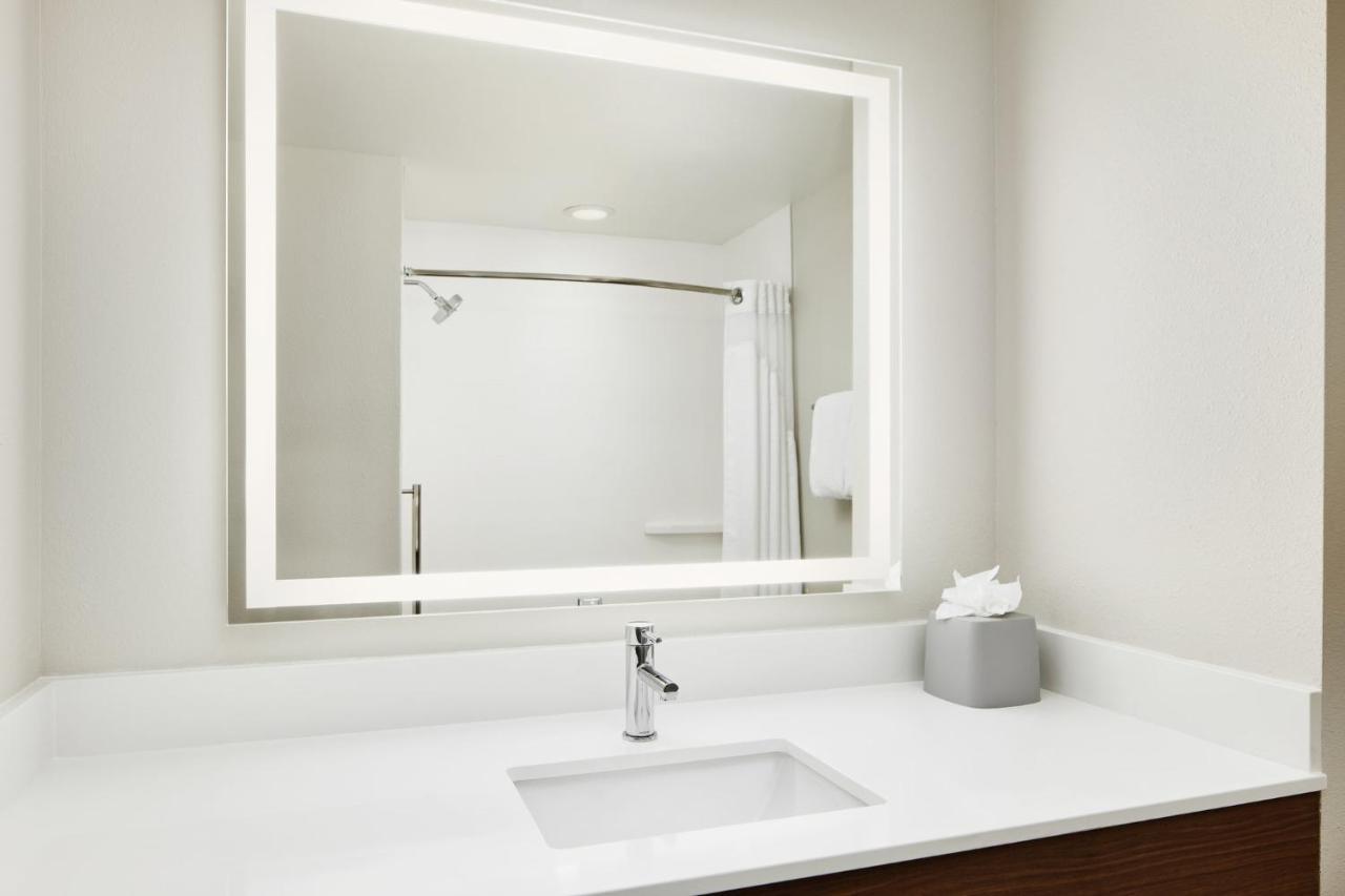 Express & West By Ihg Hotel Port St. Lucie