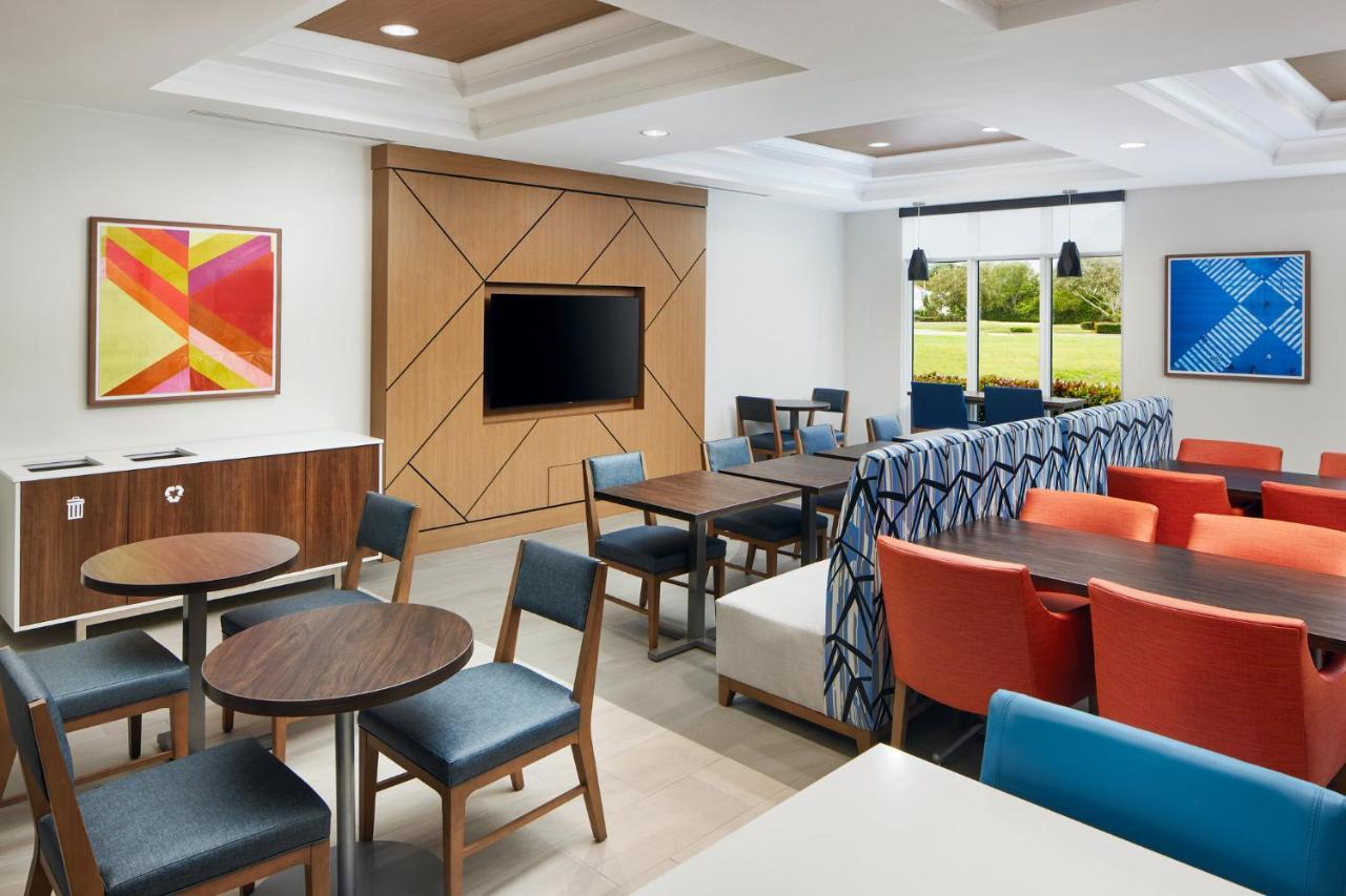 Express & West By Ihg Hotel