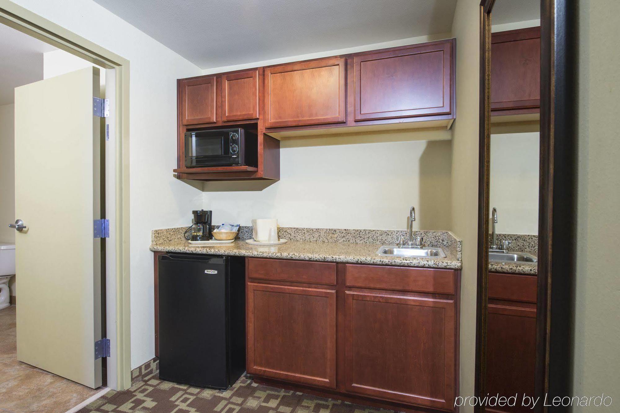 Express & West By Ihg Hotel Port St. Lucie