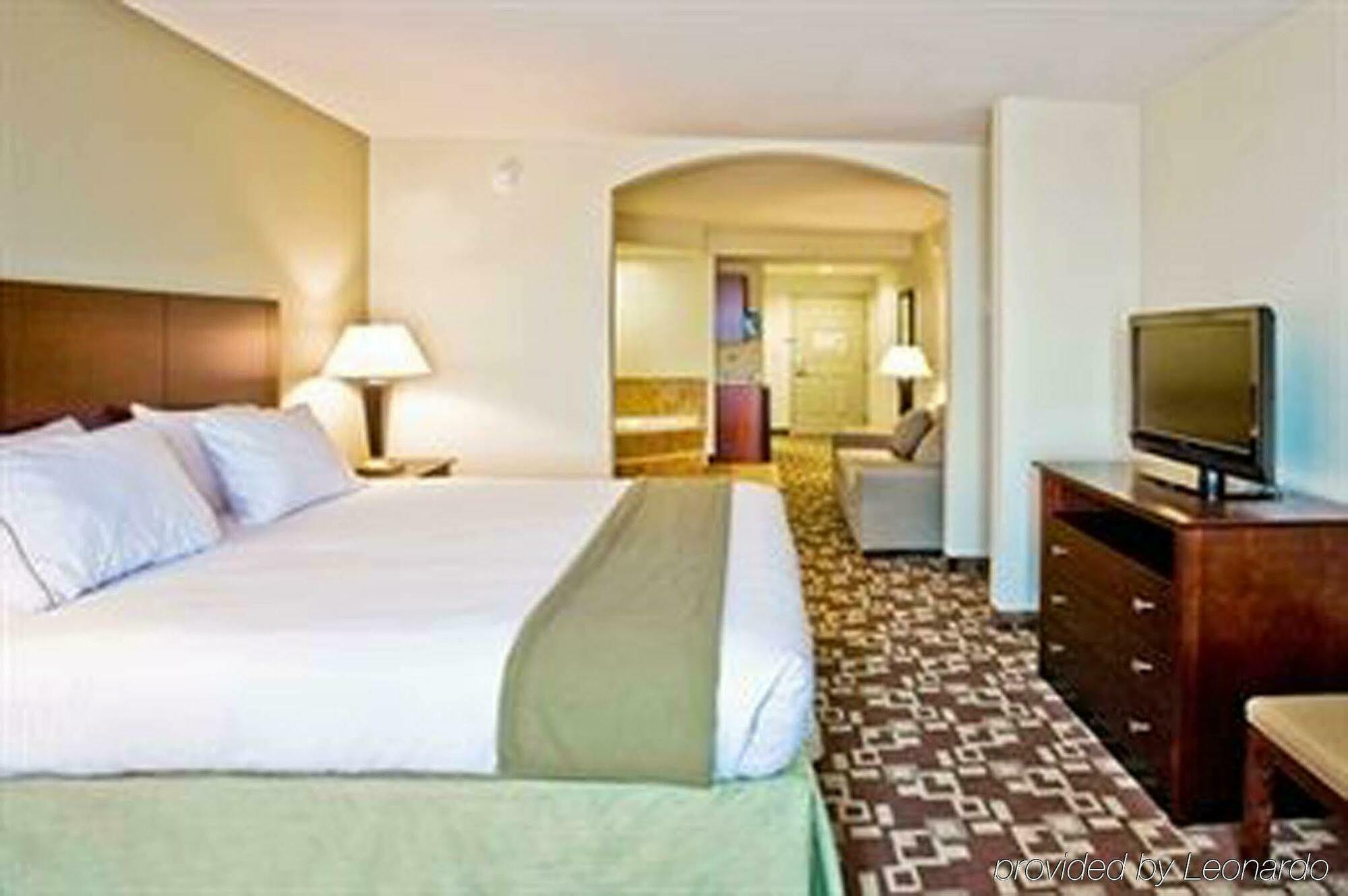 Express & West By Ihg Hotel 3*