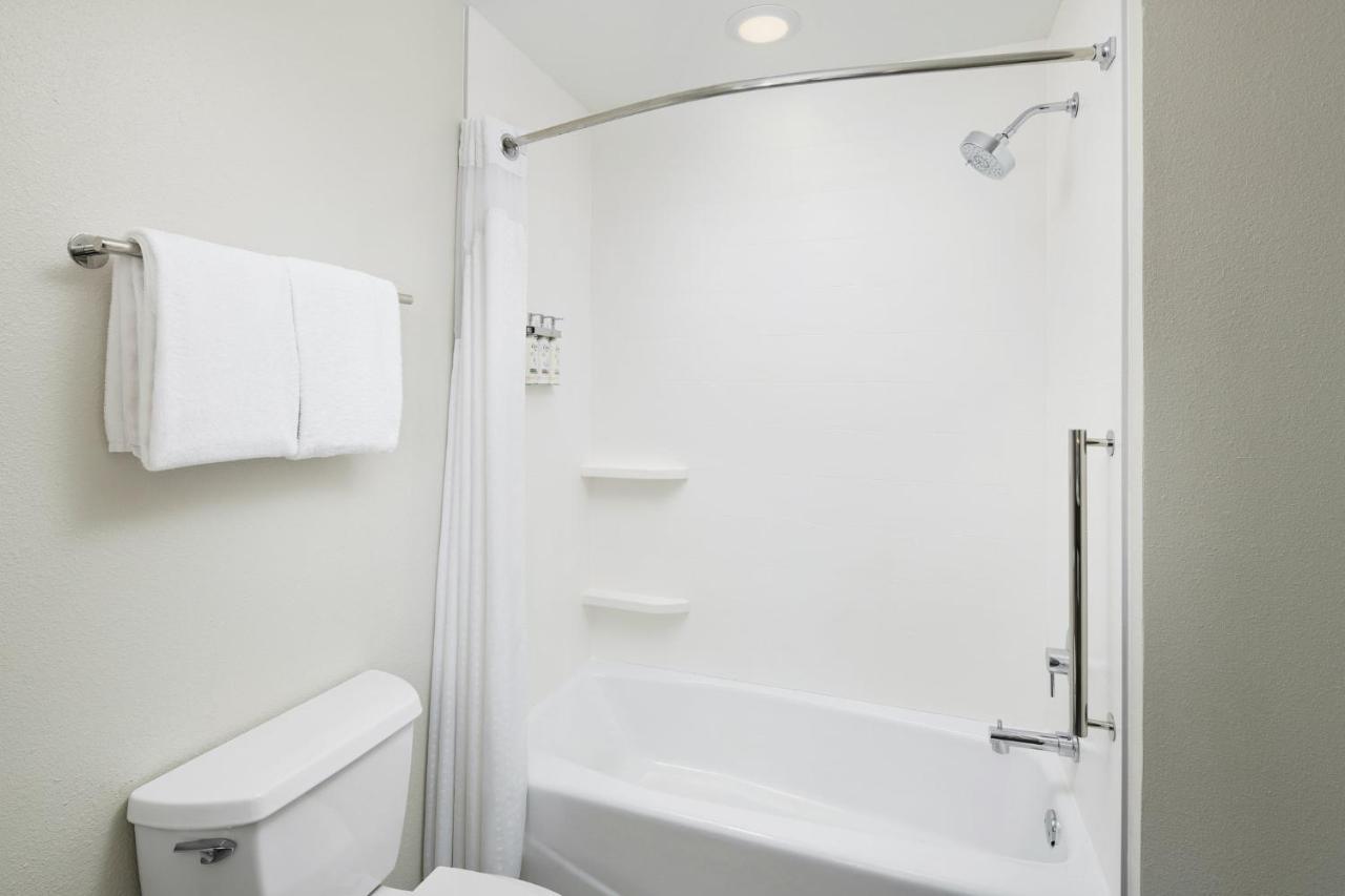 Express & West By Ihg Hotel 3*
